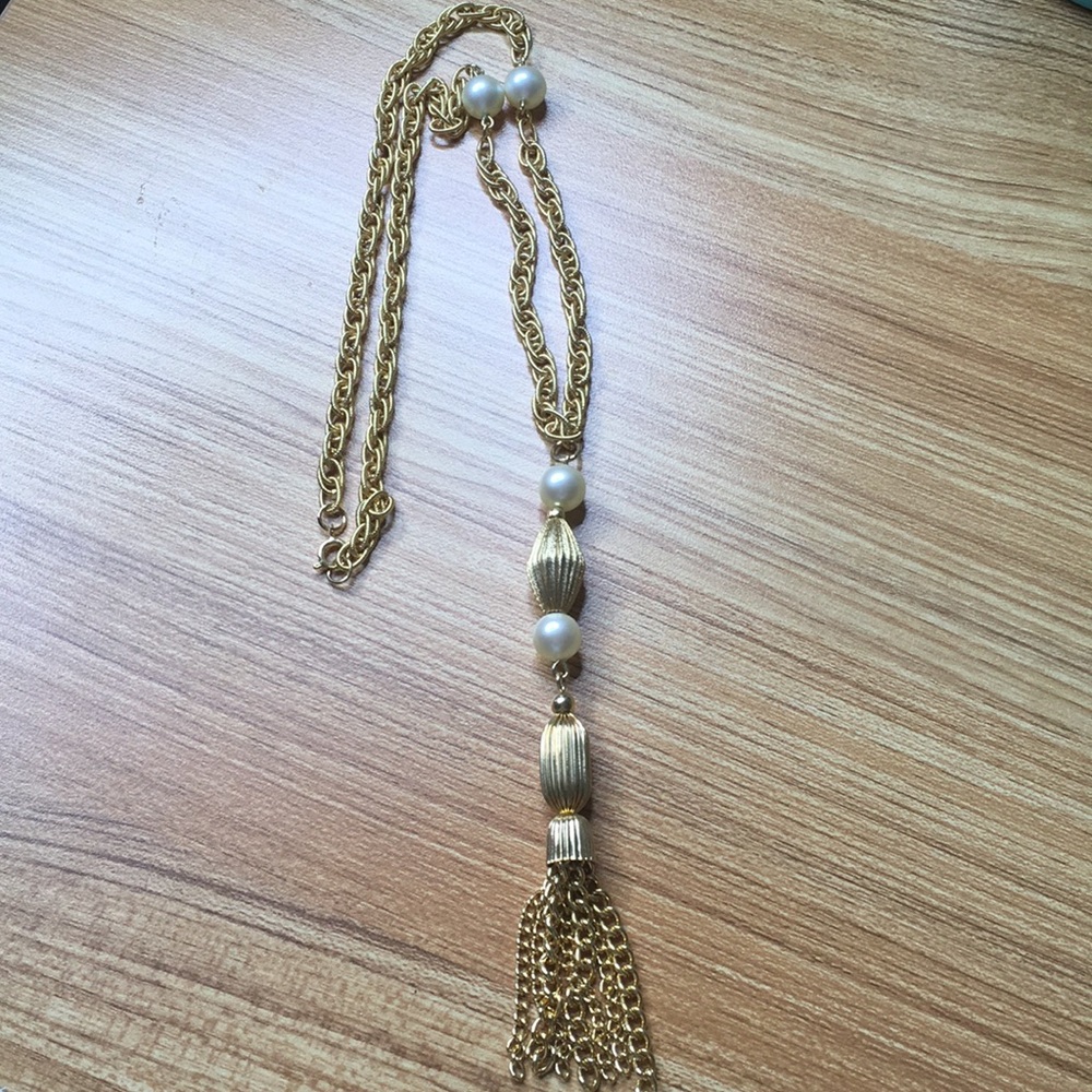 Gold and pearl dangle Vintage necklace
